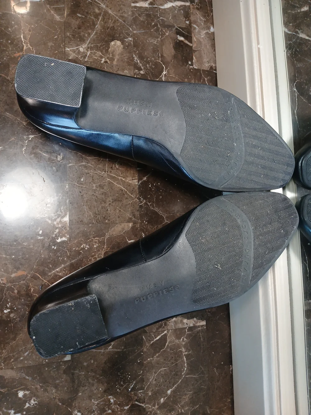 Hush Puppies Black Leather Slip-On 1.5